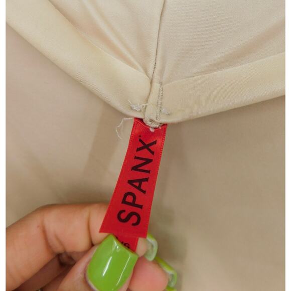 Spanx Women's Champagne Beige Mid Thigh Shaping Shorts Size Large - Picture 4 of 9
